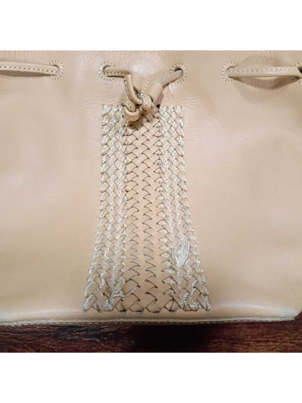 The Sak Leather Crossbody Drawstring Bucket Bag Tan Adjustable Strap - Picture 4 of 14